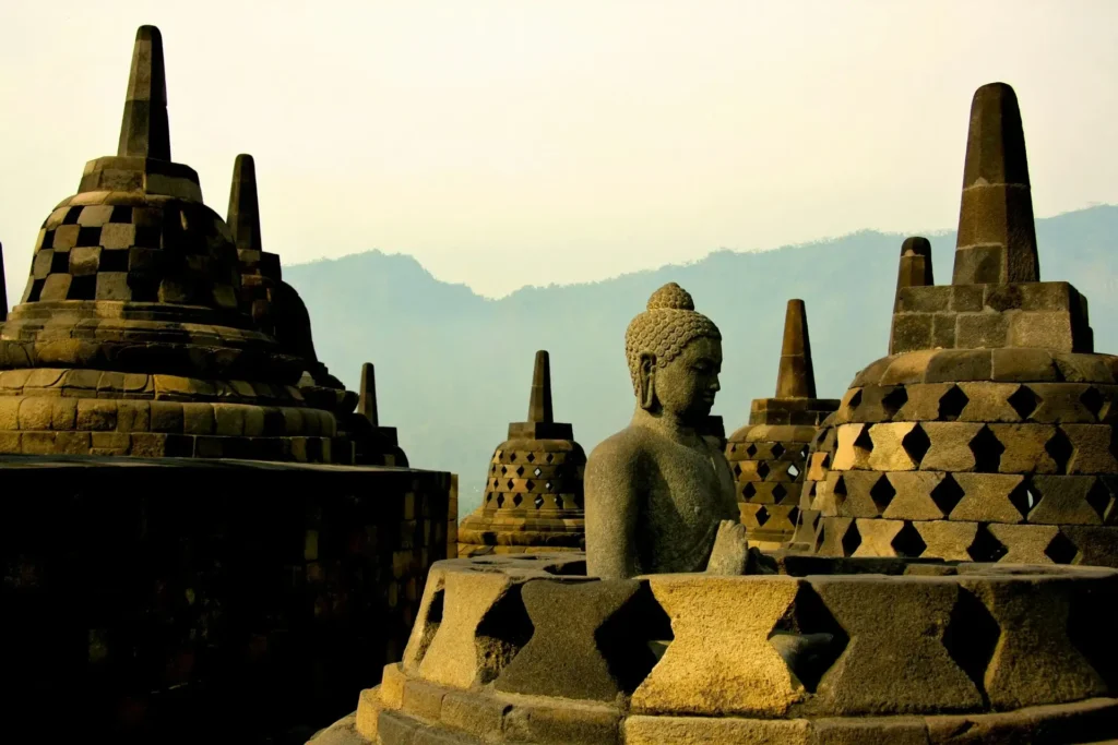 estupas borobudur, yogyakarta