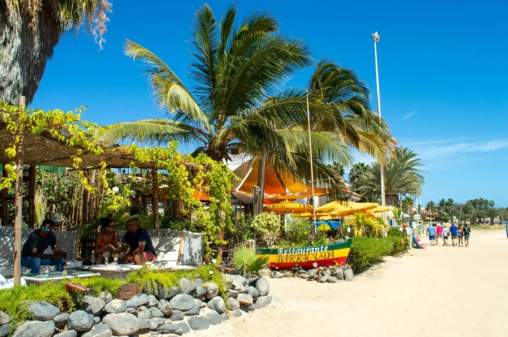 paseo en playa cabo verde